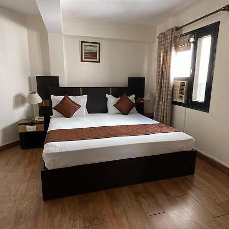 8Fold-Pinecrest By Larisa, Bhimtal Hotel Exterior photo