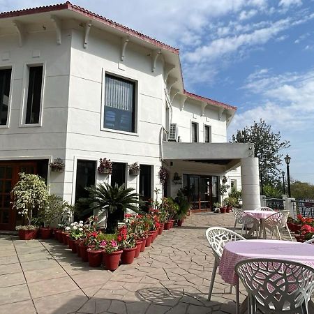8Fold-Pinecrest By Larisa, Bhimtal Hotel Exterior photo