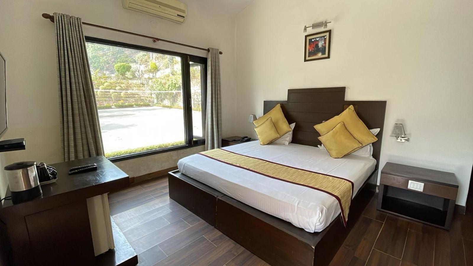 8Fold-Pinecrest By Larisa, Bhimtal Hotel Exterior photo
