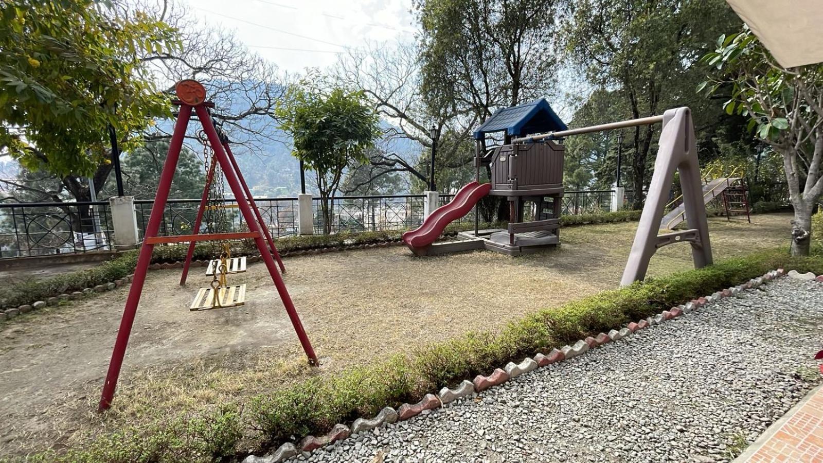 8Fold-Pinecrest By Larisa, Bhimtal Hotel Exterior photo