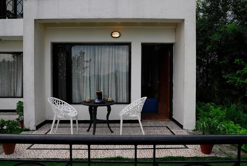 8Fold-Pinecrest By Larisa, Bhimtal Hotel Exterior photo