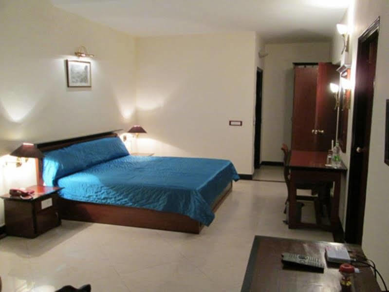 8Fold-Pinecrest By Larisa, Bhimtal Hotel Exterior photo